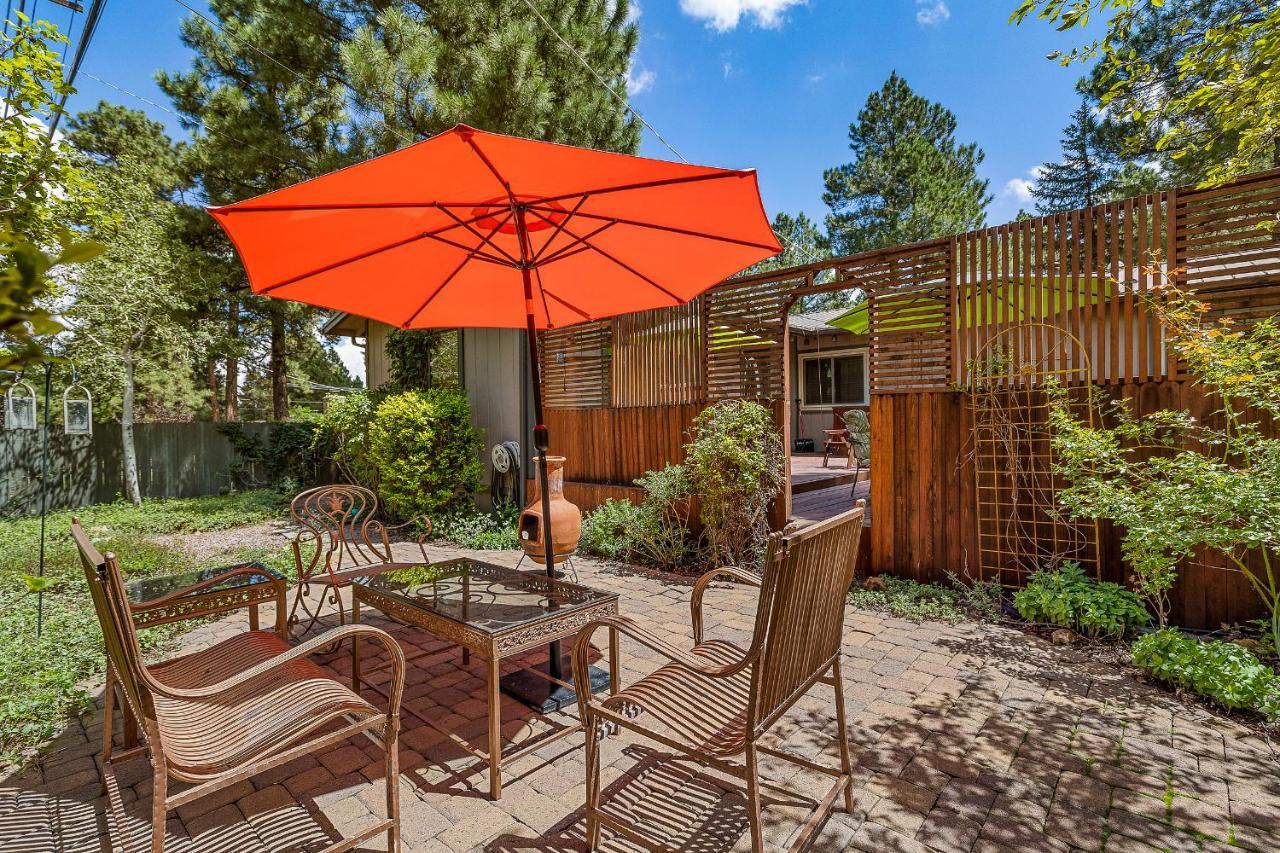 Captivating Continental Country Club Retreat With 4 Bdr And Spacious Deck! Hébergement de vacances