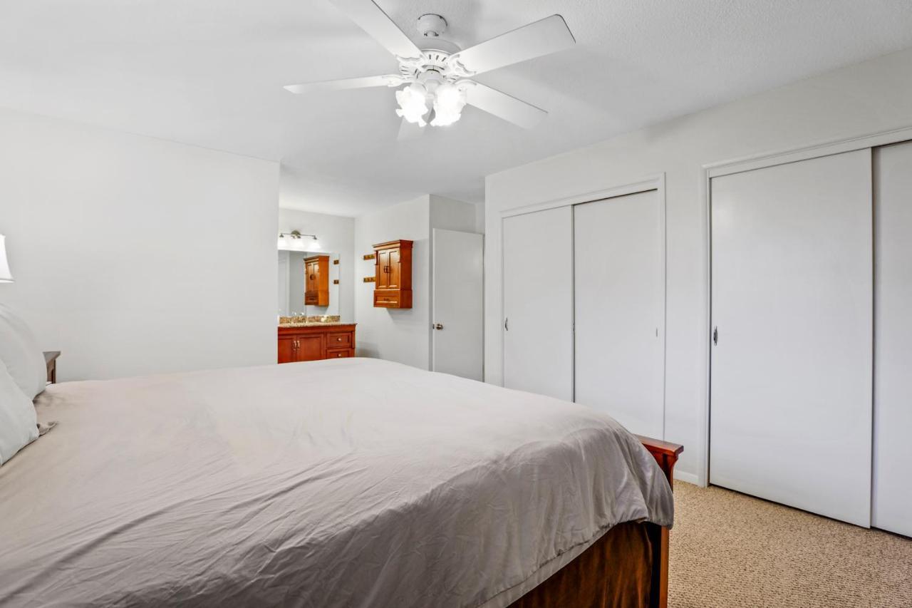 Hébergement de vacances Captivating Continental Country Club Retreat With 4 Bdr And Spacious Deck!